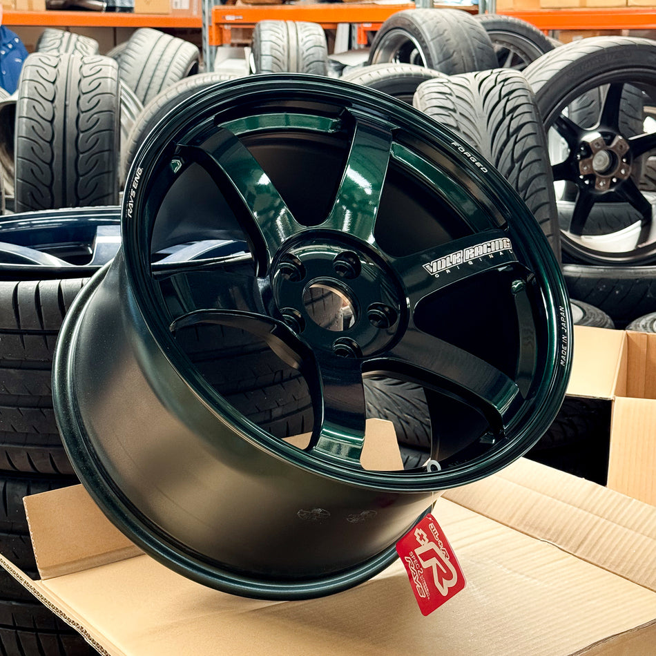 RAYS Volk Racing TE37 SAGA 17x8+38 / 18x11+45 5x114.3 (IG - Racing Green)