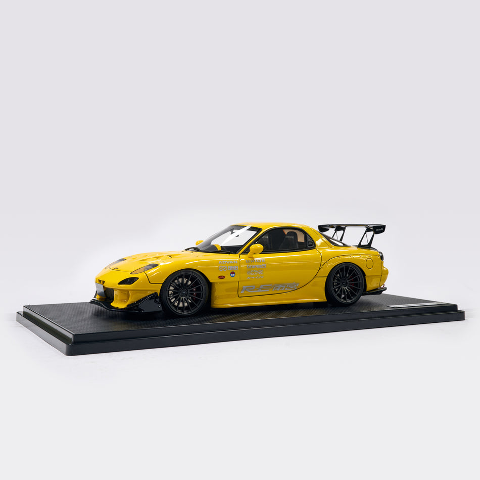 Ignition Model RE-Amemiya RX-7 FD3S 1:18 Resin Model (Yellow)